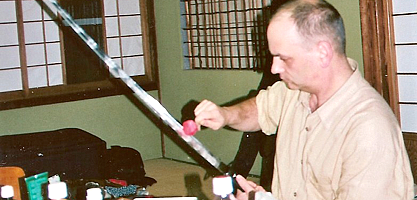 Nettoyage du Sabre après la pratique, Un autre enseignement de Hatsumi Sensei,  hatsumi, hombu dojo, bujinkan, bujinkan paris, ninja, ninjutsu, kunoichi