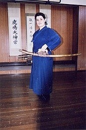 Virginie avec un Tachi de Otake Sensei, Un autre enseignement de Hatsumi Sensei,  hatsumi, hombu dojo, bujinkan, bujinkan paris, ninja, ninjutsu, kunoichi